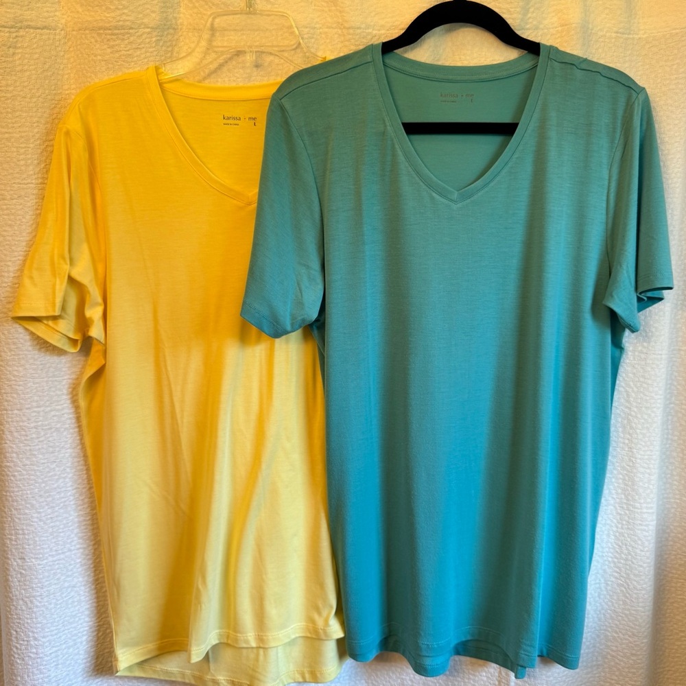 2 V-neck T-shirts